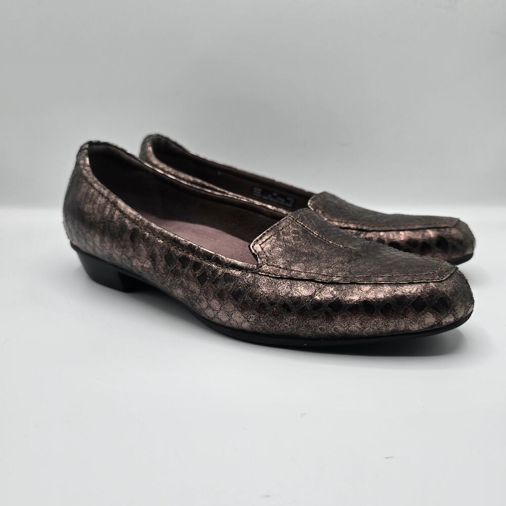 Clarks Everyday Active Air bronze snakeskin leather loafer womans size 8W